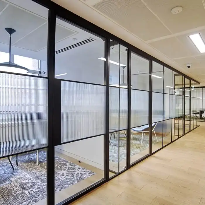 Custom Modern Glass Office Partition Work in Dubai Abu Dhabi UAE - قواطع زجاج مكتبية حديثة حسب الطلب في دبي وأبوظبي الإمارات