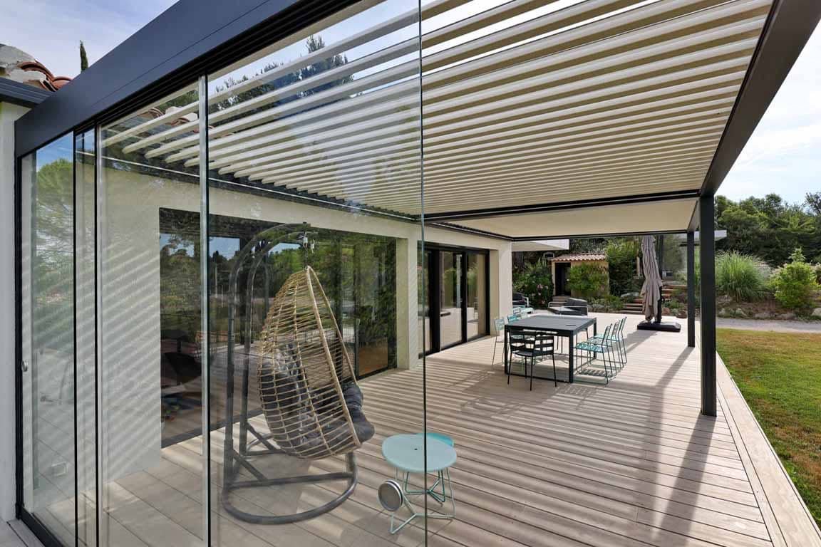 Adjustable Louvered Pergola Installation in Dubai UAE - برجولا بشرائح متحركة دبي