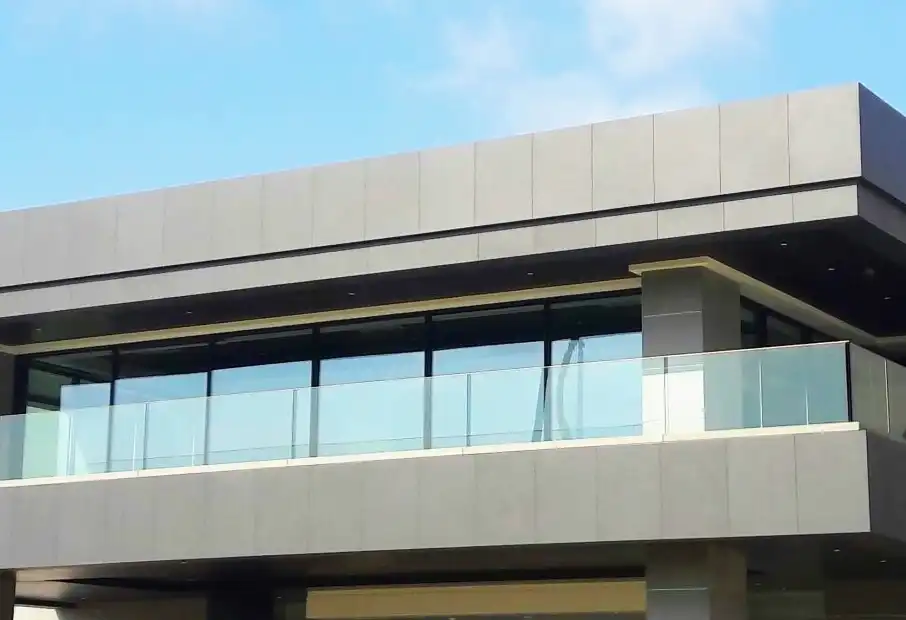 Frameless Glass Railing Installation in Dubai Abu Dhabi UAE - درابزين زجاج بدون إطار