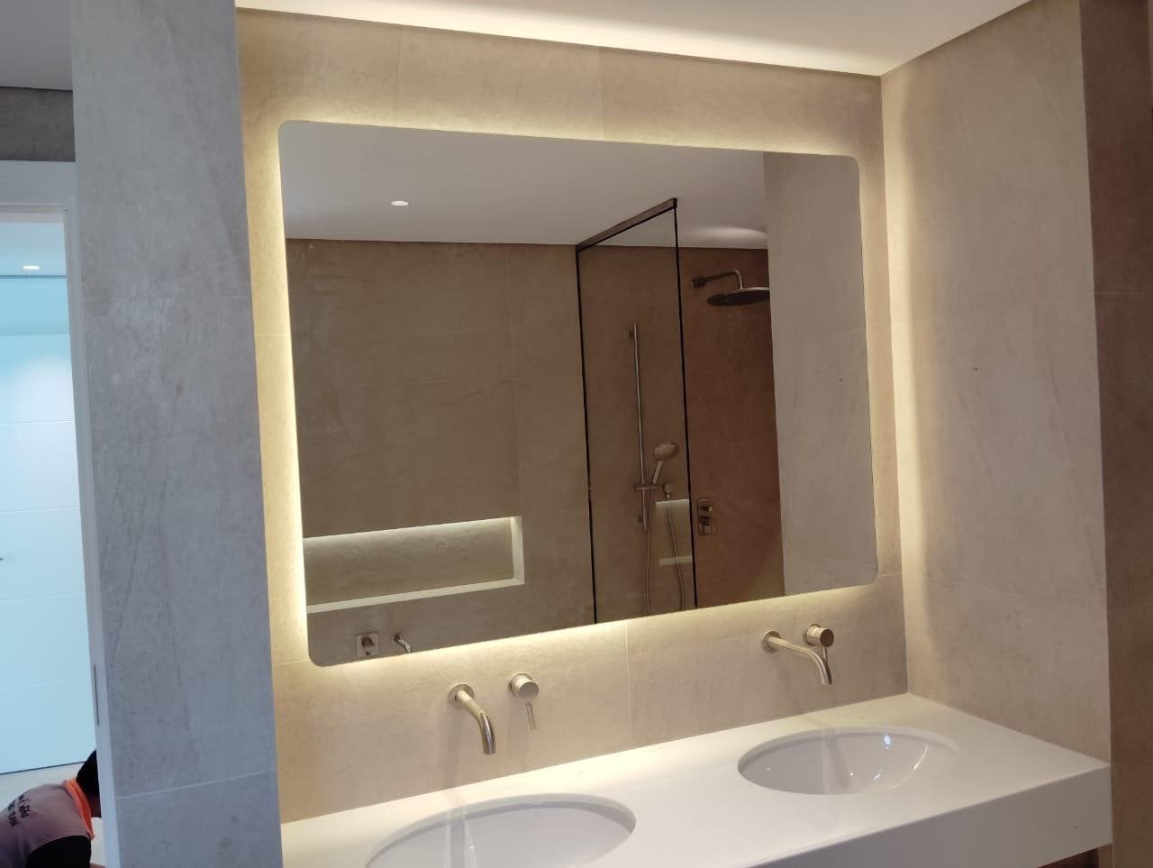 Custom LED mirror, decorative wall mirror and gym mirror installation in Dubai UAE