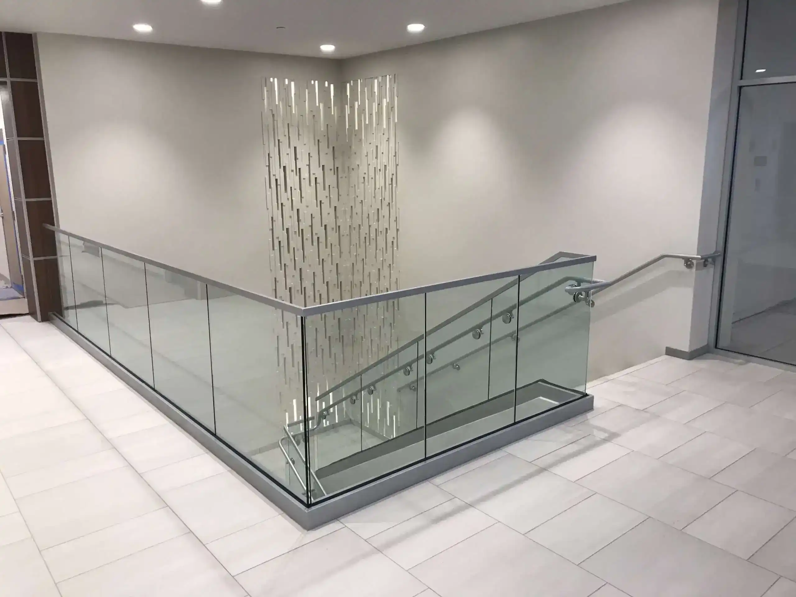 Decorative glass railing and balcony balustrade Dubai Abu Dhabi UAE | درابزين زجاجي للشرفات في دبي
